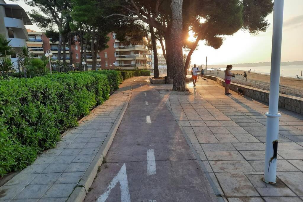 Apartamento Con Piscina, En Primera Linia De Mar. Cambrils Kültér fotó